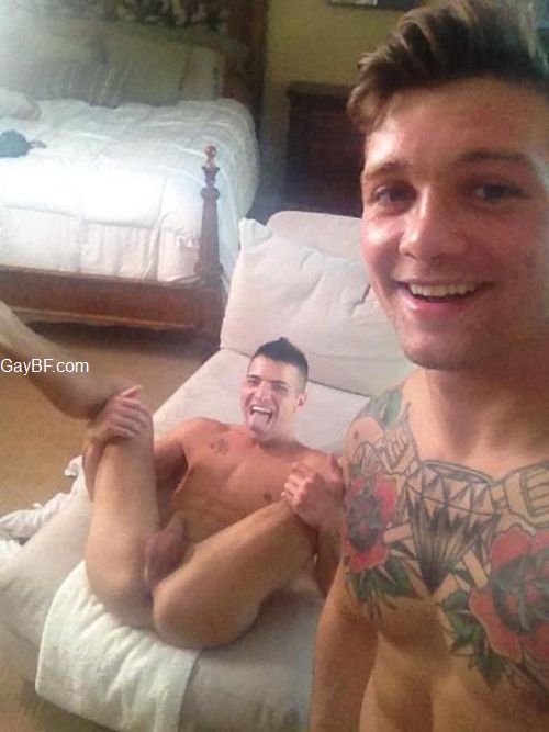 Gay Couple Nude Selfies and GAY BF - Free Amateur Gay Porn & Gay Boyfriends