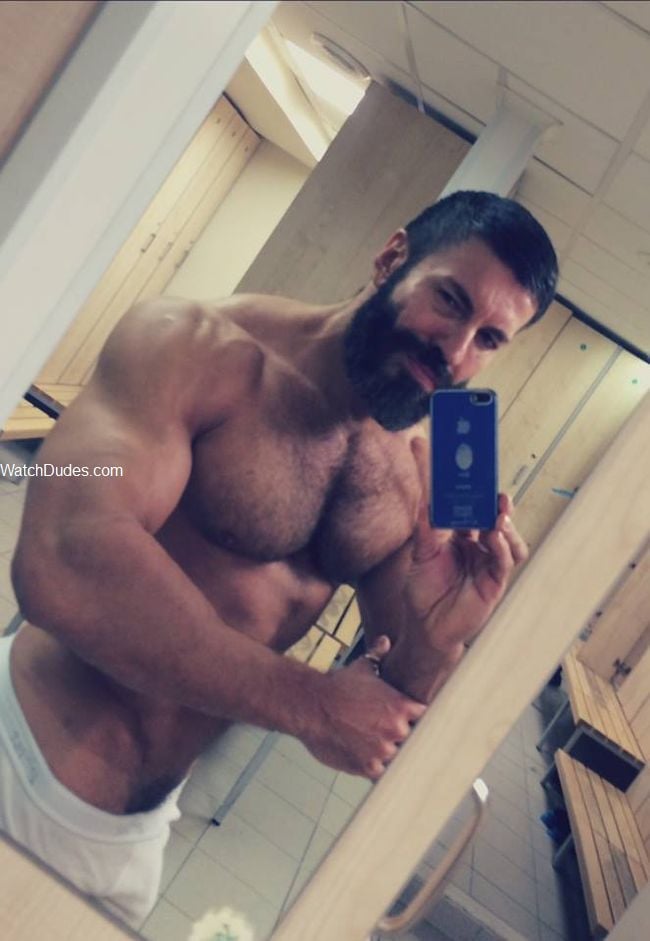The 10 Sexiest Gay Selfies Porn Boys to Follow On Snapchat