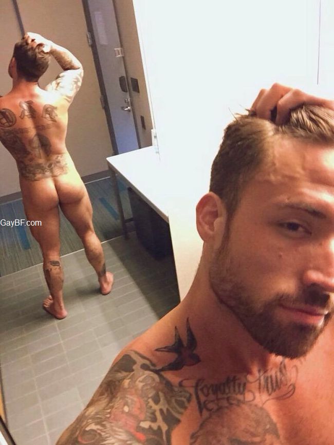 Adorable gay boyfriends share their home video nude selfie