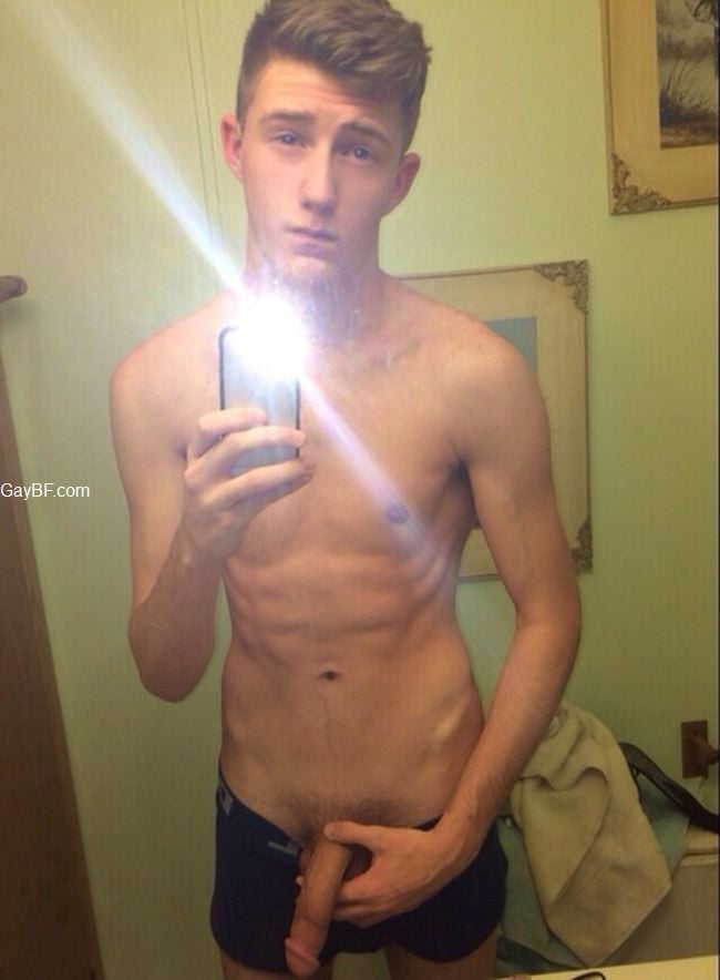 Naked straight men on cams or photos Message me your pics and i will up load them also young straight men KIK me with your pictures. Straight men naked on cam or phone? Nude Boy Selfie - Hot Nude Straight Boy Jerking Off His Cock