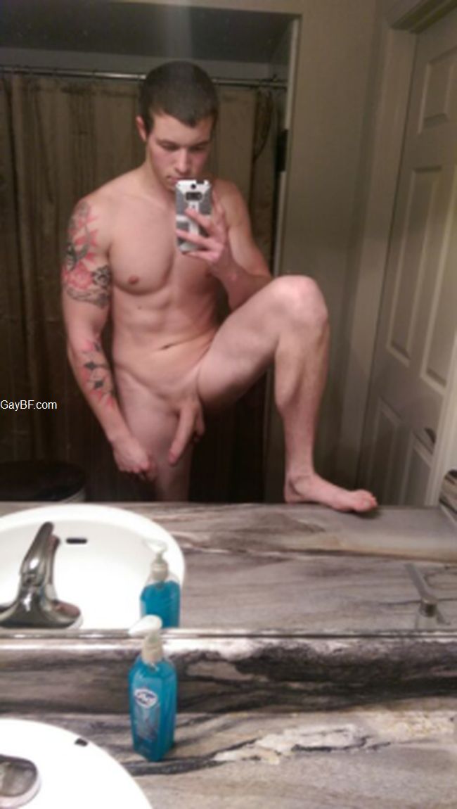 Watch huge uncut cocks, muscle guys, horny dads. Straight dudes using their Iphones or webcams to record them self getting off in private