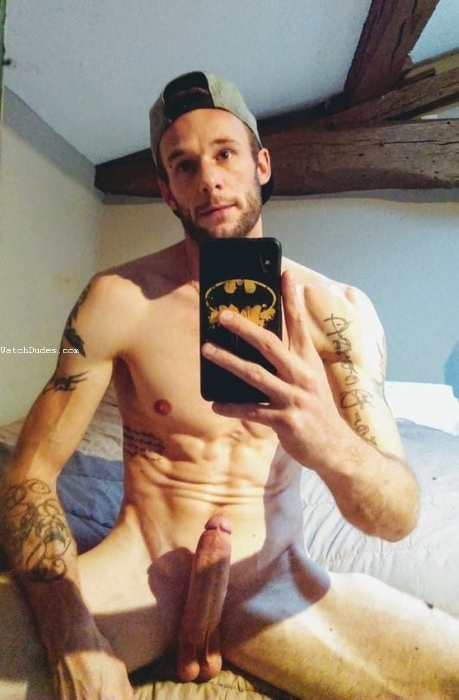 Men Plays With His Big Cock for Boys on Snapchat and Nude Chat Guys is a large collection of nude teen boys and men who love to send pictures of their bodies and hard cocks on SnapChat.