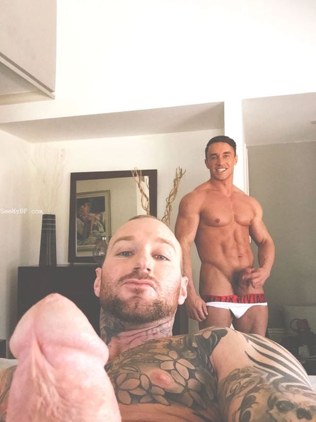 Muscle tattoo guy gets a big cock Gay Porn Video