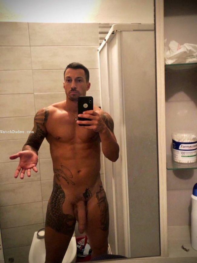sexy man shower str8 ripped boy with tattoos and thick naked selfies