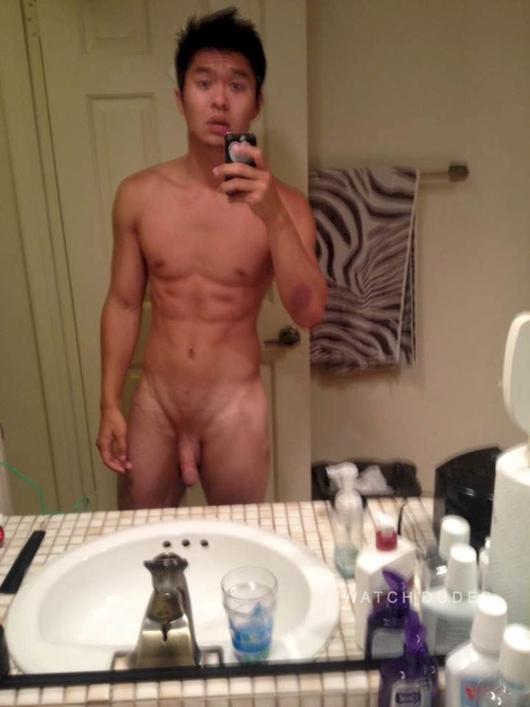 Nude Men Selfies sent from China is a free gay porn site with pictures of Asian nude men who take nude selfies while showing off their cocks
