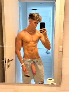 Selfies of Naked Guys Showing Their Big Cock